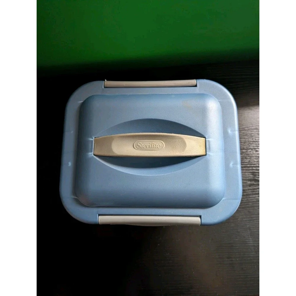 Vintage STERILITE Show Offs 1998 Glacier 1892 Gray Handle Snap Lid USA
